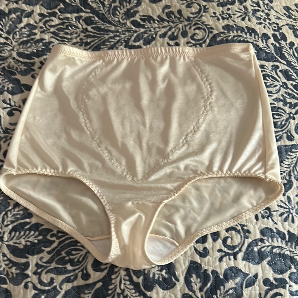 NWOT Bali Beige Shapewear XL